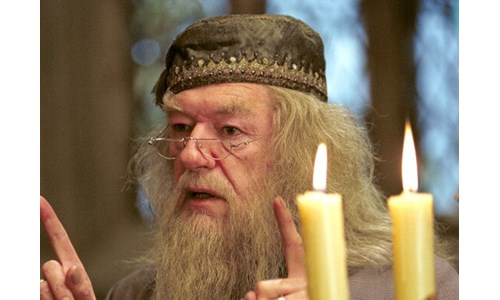 'ALBUS DUMBLEDORE'  YAŞAMINI YİTİRDİ